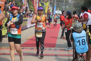 BIB: 40137, 41207
                            <button type="button" onclick="openModal(8250618)" class="btn btn-primary btn-sm float-right btn-popup" data-toggle="modal" data-target=".modal-high-quality">
                        <i class="fas fa-shopping-cart"></i> Add to Cart
                    </button>
                                            <button type="button" onclick="isThisMe(8250618, true)" class="btn btn-success btn-sm float-right btn-popup btn-isme hidden" data-toggle="tooltip" data-placement="bottom" title="นี่คือรูปของคุณใช่ไหม คลิกที่นี่เพื่อเอาเข้าอัลบั้ม">
                        <i class="fas fa-plus"></i> Add to album
                    </button>
                    <button type="button" onclick="isThisMe(8250618, false)" class="btn btn-warning btn-sm float-right btn-popup btn-isnotme hidden">
                        <i class="fas fa-ban"></i> Remove from album
                    </button>